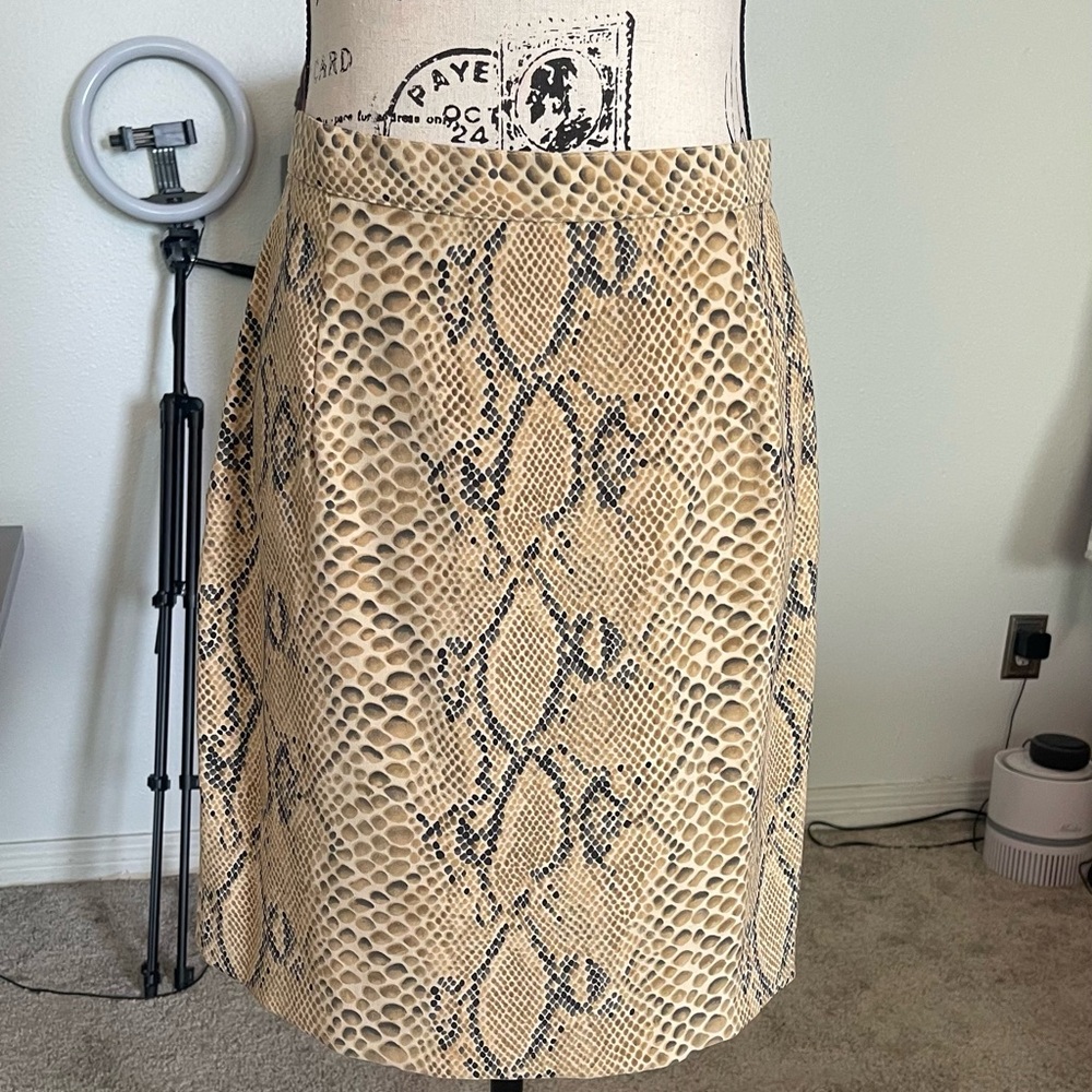 Alberto Makali - Snake-Print Tailored Blazer  and Skirt Set in Size 8 - Picture 4 of 16
